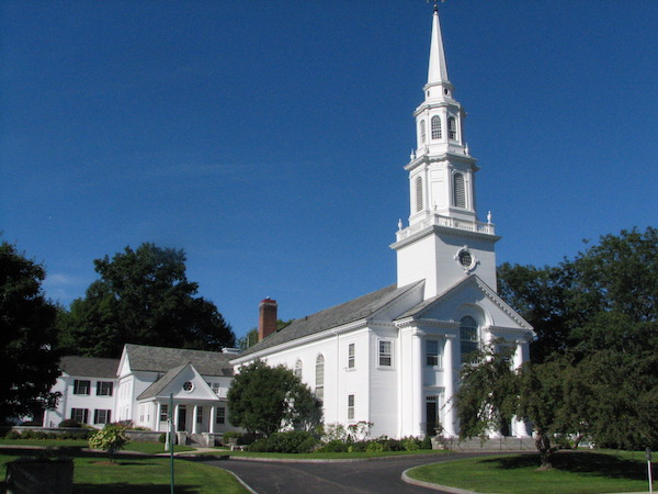 The stately Congretional Church in Concord, Massachusetts